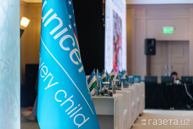 «Болалар қонунлар реалликка етиб олишини кутолмайди»: ЮНИСЕФ болалар иштирокидаги дипфейклар ҳақида