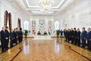 Грузия Бош вазири Тожикистонга ташриф